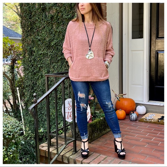 #01 So soft Kangaroo pocket loose fit top - Picture 6 of 6